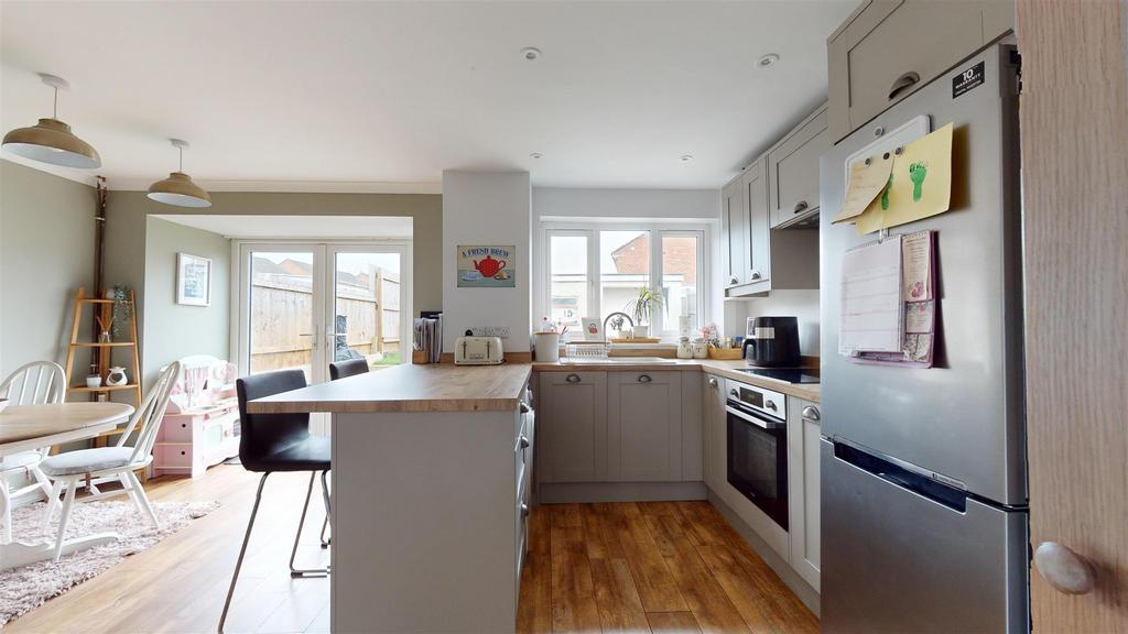 Kitchen/ Dining Room