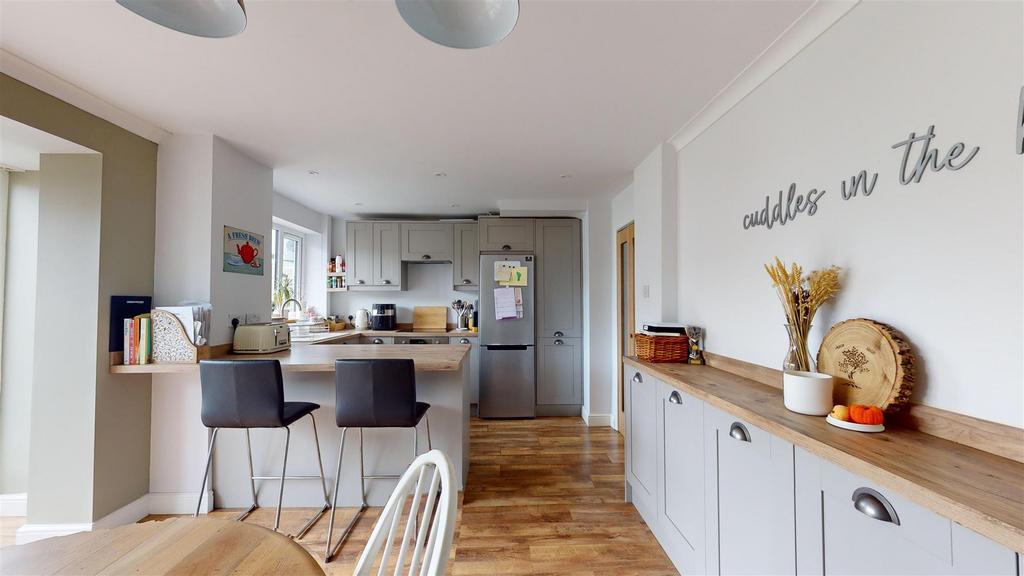 Kitchen/ Dining Room