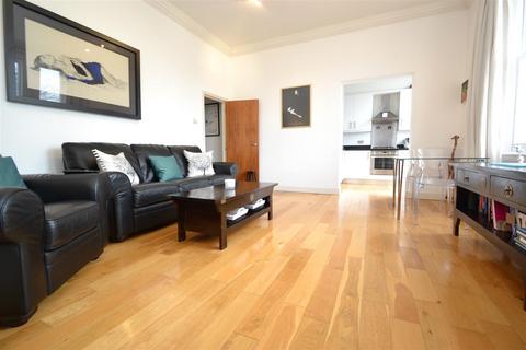 2 bedroom apartment for sale, Avenue Elmers, Surbiton