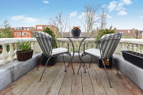 2 bedroom apartment for sale, Avenue Elmers, Surbiton