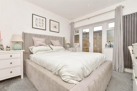 3 bedroom ground floor flat for sale, Manor Road, Wallington, Surrey