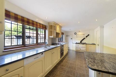 Coleshall Farm Sheppey Way, Iwade, Sittingbourne, ME9 8QY