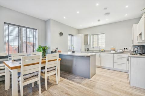 8 Falcon Drive, Didcot, OX11 6HT