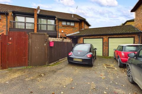 1 bedroom maisonette for sale, Courtney Park Road, Langdon Hills, Basildon, Essex, SS16