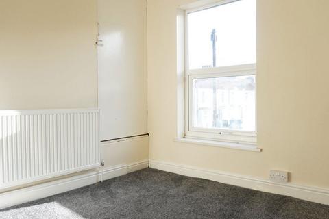 2 bedroom terraced house to rent, Carrington Street, Hull, HU3 3HX