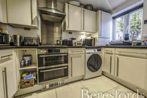 2 bedroom terraced house for sale, Hampton Court Close, Colchester, CO2