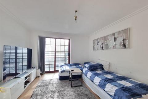 2 bedroom flat for sale, Abbey Road, Barking