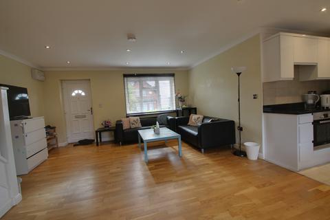 3 bedroom house to rent, Newcastle Road, Reading RG2