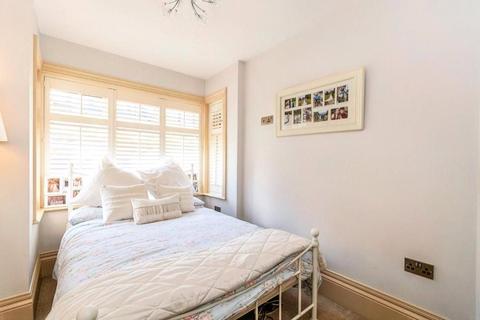 3 bedroom end of terrace house to rent, Bassett Avenue, Southampton SO16