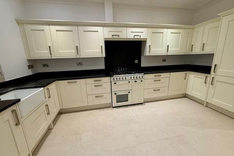 3 bedroom end of terrace house to rent, Bassett Avenue, Southampton SO16