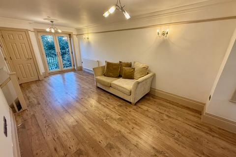 3 bedroom end of terrace house to rent, Bassett Avenue, Southampton SO16