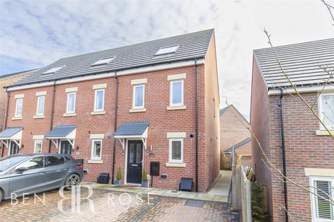 3 bedroom townhouse for sale, Tulip Close, Blackburn with Darwen