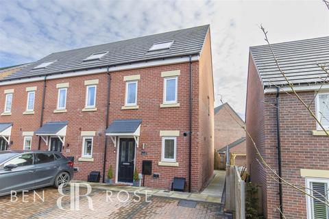 3 bedroom townhouse for sale, Tulip Close, Blackburn with Darwen