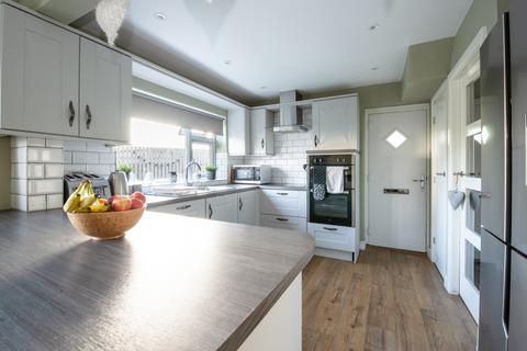 3 bedroom semi-detached house for sale, Sleningford Rise, Crossflatts, Bingley, West Yorkshire, BD16