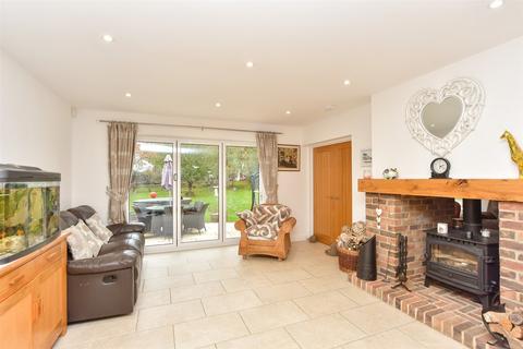 Breach Farm Bungalow Breach Lane, Upchurch, Sittingbourne, ME9 7PE