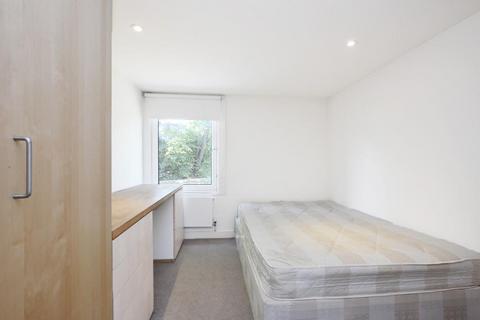 4 bedroom maisonette to rent, Oval Road, London, NW1