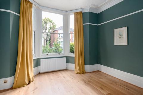 1 bedroom flat to rent, Avenue Crescent, Acton W3