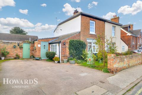 2 bedroom cottage for sale, The Street, Lowestoft