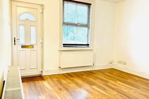 2 bedroom terraced house to rent, Westfield Road, Reading RG4