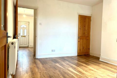 2 bedroom terraced house to rent, Westfield Road, Reading RG4