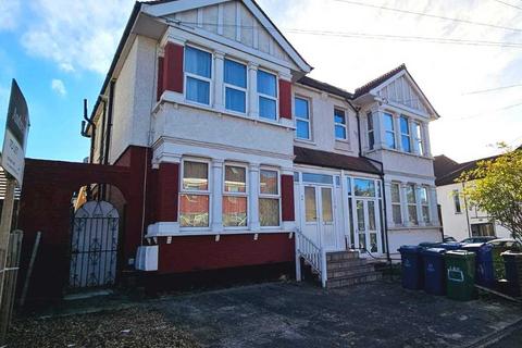 3 bedroom property to rent, Pinner View, Harrow