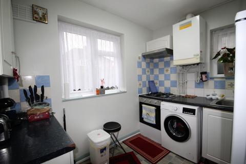 2 bedroom maisonette to rent, Blenheim Close, Greenford, UB6