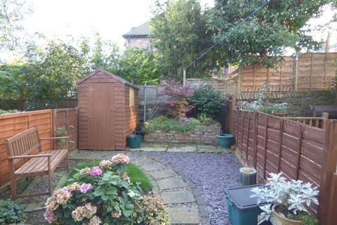 2 bedroom terraced house to rent, Frances Street, Macclesfield