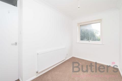 3 bedroom semi-detached house to rent, Stanley Road, Carshalton