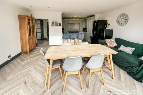 88 Beauchamp Road, West Molesey, KT8 2PH