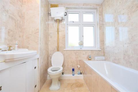 3 bedroom terraced house to rent, Somerville Road, Romford, RM6