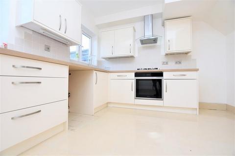 3 bedroom terraced house to rent, Somerville Road, Romford, RM6