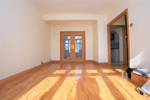 3 bedroom terraced house to rent, Somerville Road, Romford, RM6
