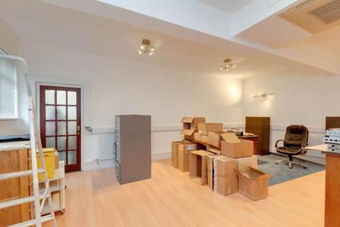 Property to rent, Highgate High Street, London, N6