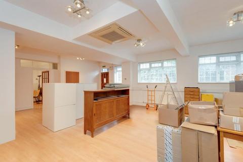 Property to rent, Highgate High Street, London, N6