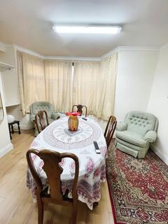 4 bedroom end of terrace house to rent, Lyndhurst Gardens, Barking IG11