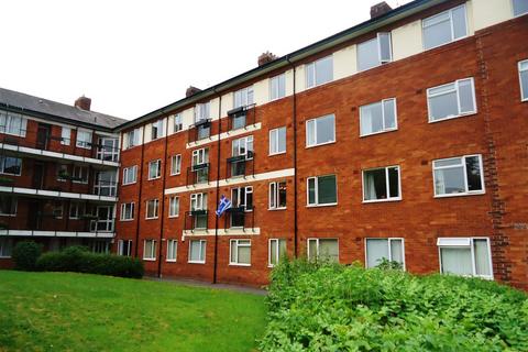 2 bedroom flat to rent, Melmerby Court, St James` Park, Salford