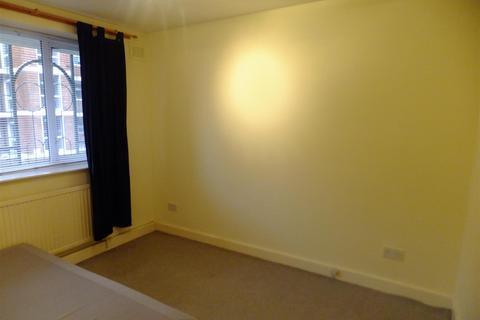 2 bedroom flat to rent, Melmerby Court, St James` Park, Salford