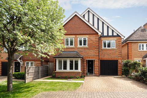 2 Amber Close, Epsom Downs, Epsom, KT17 3BG