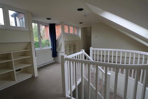 3 bedroom house to rent, Crawley Ridge, Camberley GU15