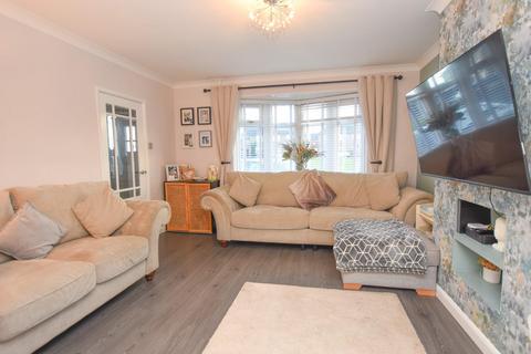 3 bedroom semi-detached house for sale, Alton Close, Ashton-In-Makerfield, Wigan, WN4 9TX