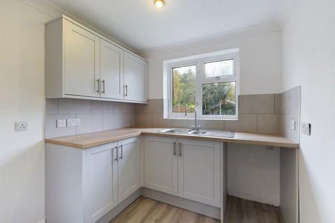 3 bedroom semi-detached house to rent, Parsons Drive, Boston