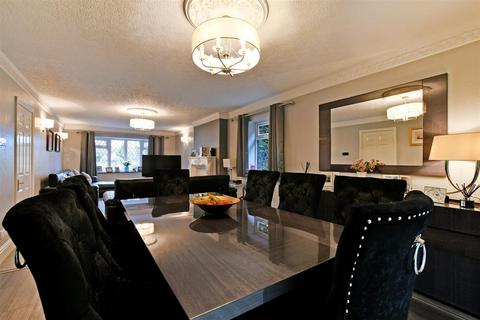 1 Causeway Glade, Sheffield, S17 3EZ