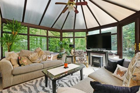 1 Causeway Glade, Sheffield, S17 3EZ