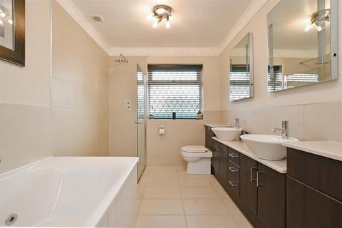 1 Causeway Glade, Sheffield, S17 3EZ