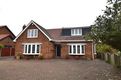 3 bedroom detached house for sale, High Street, Hook, Goole