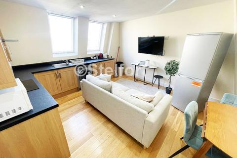 3 bedroom flat to rent, Camden Road, London