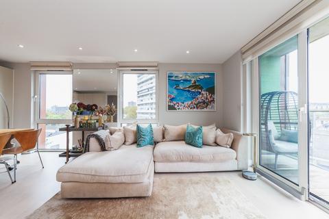 3 bedroom flat to rent,  Plough Road, London SW11