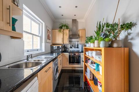 2 bedroom flat to rent, 22 Ordell Road, London E3