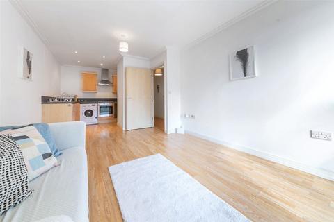 1 bedroom apartment to rent, Victoria Road, London W3