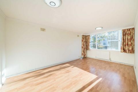 3 bedroom flat to rent, Sheendale Road, Richmond TW9